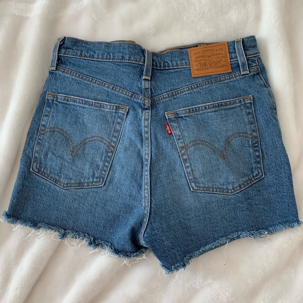 Levi’s Ribcage Shorts 28